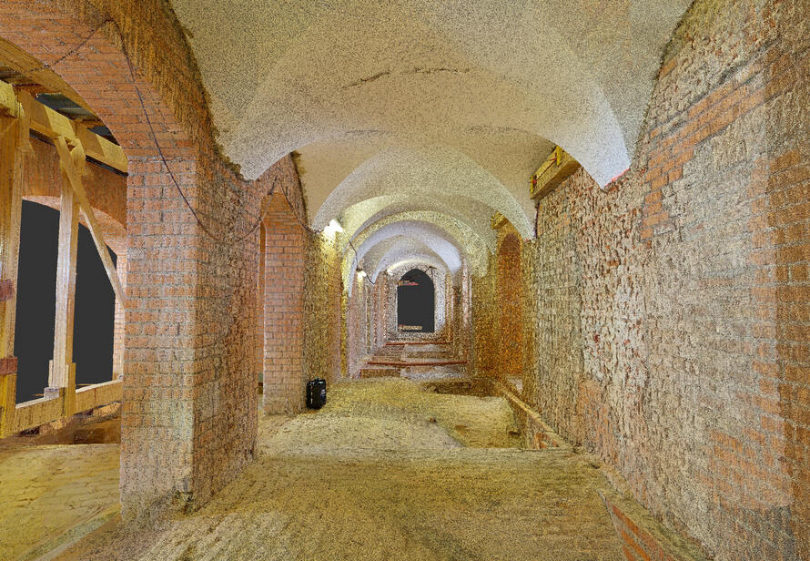 Darstellung eines historischen Gewölbegangs im Rathaus Straubing als 3D Punktwolke. Sichtbar sind gemauerte Wände, Bögen und der Bodenbereich, die digital erfasst wurden.