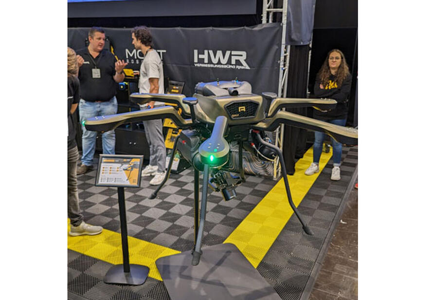 Drohne auf der Intergeo Messe in Essen zur Vermessung und Datenerfassung im Einsatz, moderne Technologie für 3D Vermessung und Inspektion.