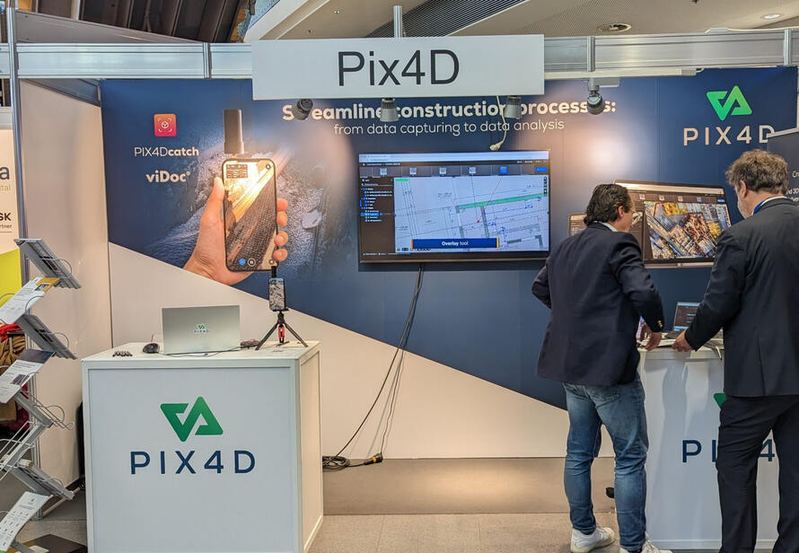 Messestand von Pix4D auf der BIMWORLD München mit Einblicken in moderne Photogrammetrie Software und digitale Bauprozesse.