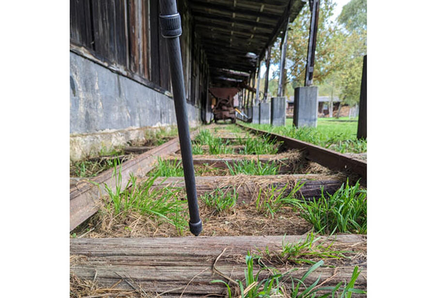 Detailaufnahme der historischen Gleisanlage im Torfbahnhof Rottau als Grundlage für die präzise 3D Vermessung.