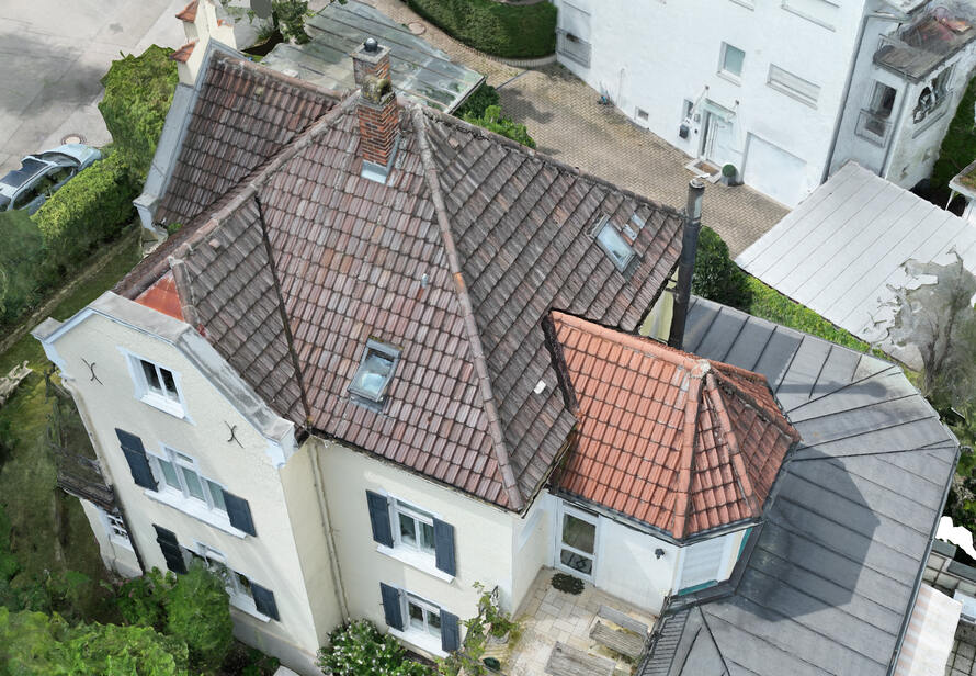 Detailiertes 3D-Modell eines komplexen Daches zur optimalen Planung von Sanierungen und Umbauten im Bestand.