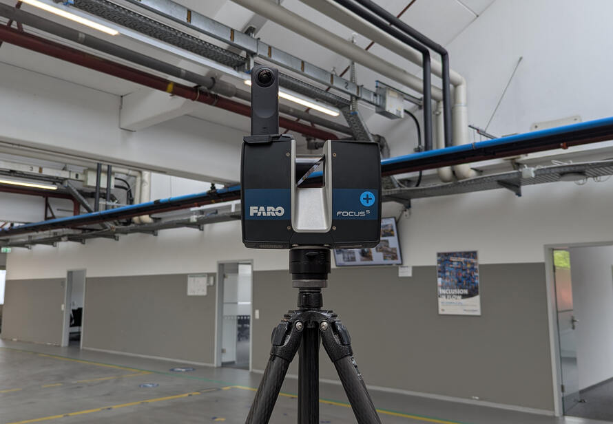3D Laserscanning in technischer Gebäudeumgebung zur präzisen Erfassung von Leitungen und Anlagen. Ideal für Umbau und Bestandsdokumentation.