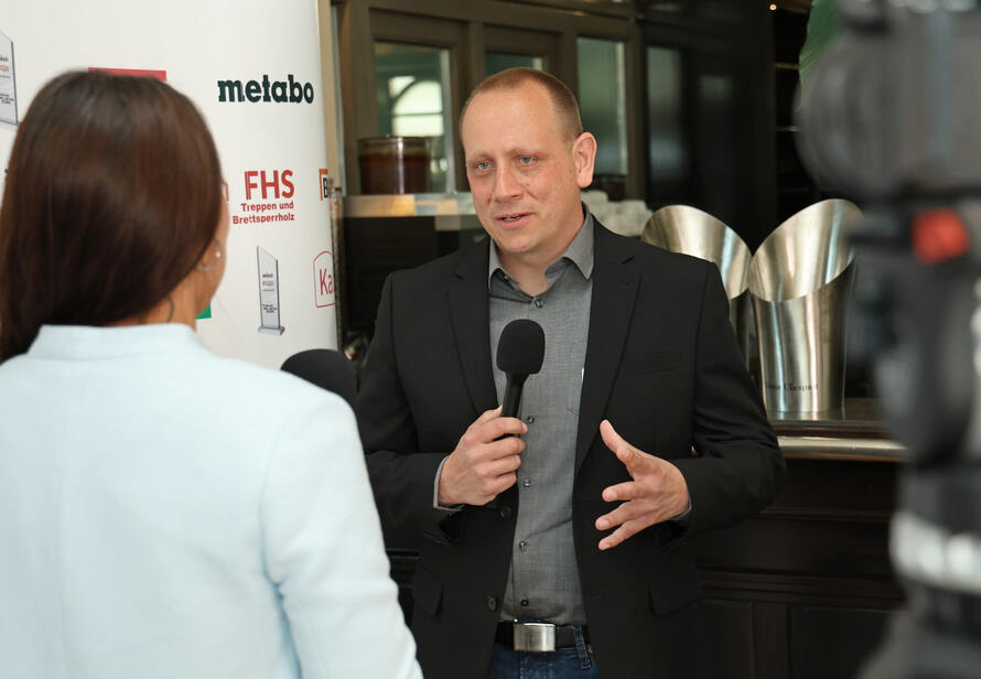 Interview im Rahmen der Preisverleihung Produkt des Jahres 2025 mit Einblicken in Laserscanning, Innovation und Digitalisierung im Bauwesen.