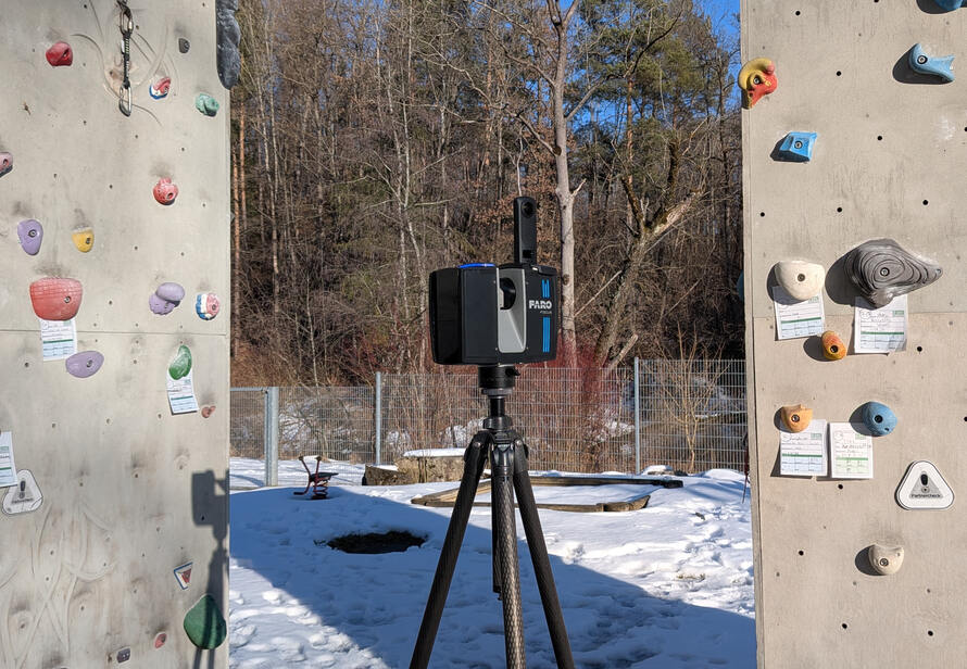 Laserscanner im Einsatz am Kletterturm in Kempten. 3D Vermessung vor Ort für eine millimetergenaue Bestandserfassung.