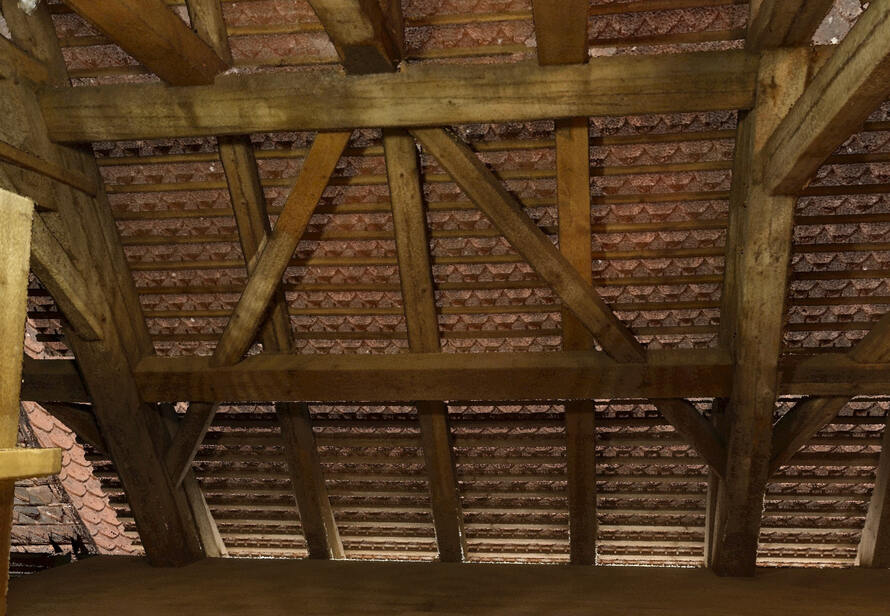 Dachkonstruktion eines historischen Klosters als Punktwolke. Sichtbare Verformungen und Details durch präzises 3D Laserscanning.