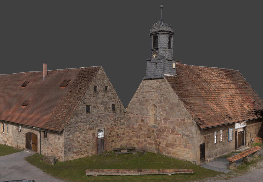 Laserscanner im Einsatz vor einem denkmalgeschützten Kloster. Präzise Vermessung für die digitale Bestandsaufnahme.
