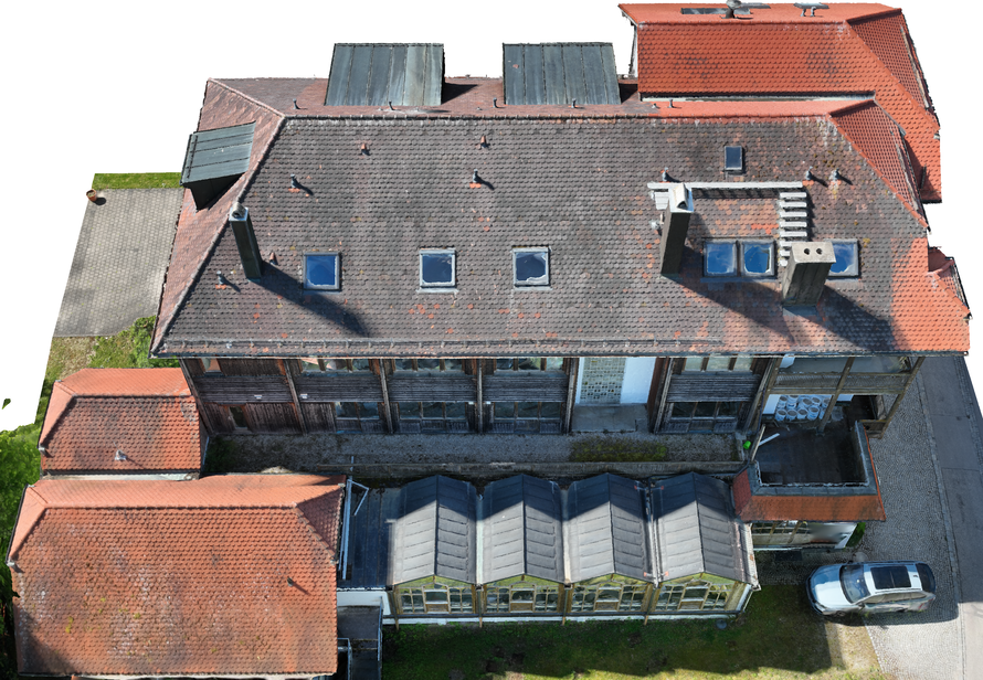 Digitales 3D-Modell eines Gebäudes nach Drohnenvermessung. Exakte Vermessung komplexer Dachflächen und Fassadenbereiche.