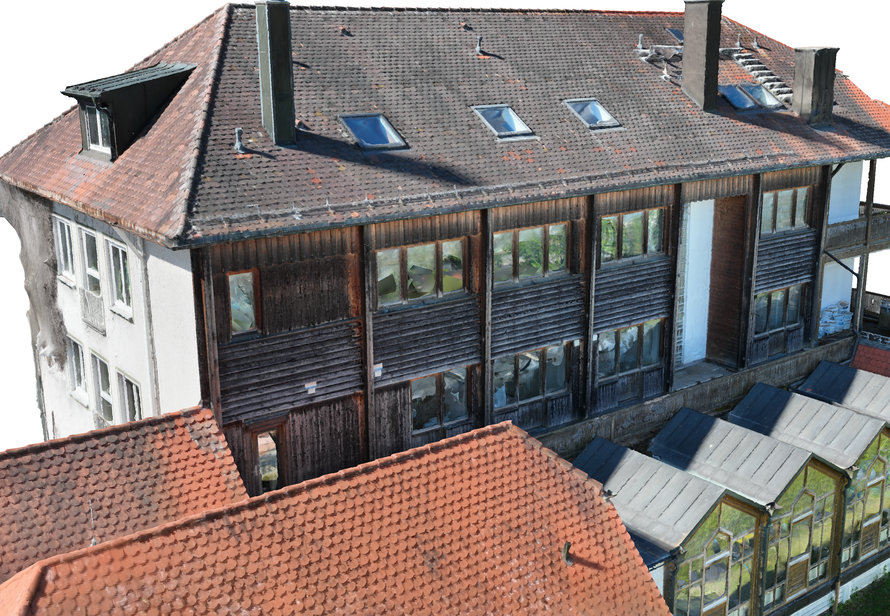 Drohnenvermessung einer Fassade in Bad Wörishofen. Hochauflösende 3D-Erfassung zur Planung von Sanierungsmaßnahmen.