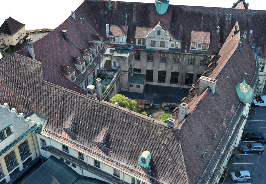 Die Detailansicht des digitalen Modells zeigt die komplexen Dachflächen des Bahnhofs Lindau. Dadurch lassen sich Schäden, Dachdetails und relevante Bereiche gezielt prüfen.