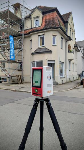 Vermessung mit einem Laserscanner für eine serielle Fassadensanierung