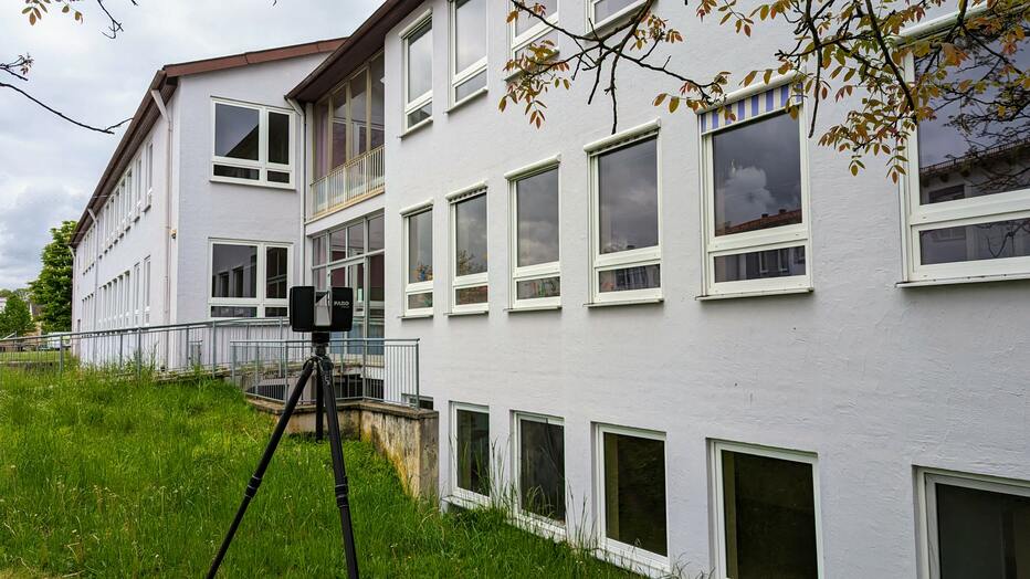 3D-Laserscanning eines Schulgebäudes zur Erstellung präziser Bestandsdaten und Gebäudemodelle in Oberbayern
