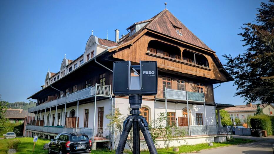 3D-Laserscanning eines historischen Mehrfamilienhauses im Allgäu zur digitalen Bestandsaufnahme für Architektur und Sanierung