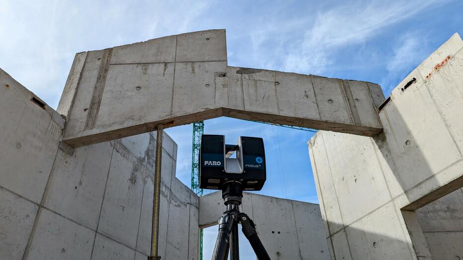 3D-Laserscanner FARO Focus bei der Vermessung eines Rohbaus für die digitale Bestandsaufnahme im Bauwesen