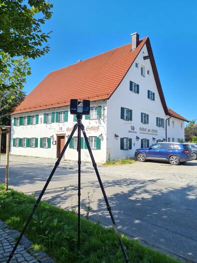 3D-Laserscanner FARO Focus bei der Vermessung eines historischen Gasthofs zur digitalen Bestandsaufnahme in Bayern