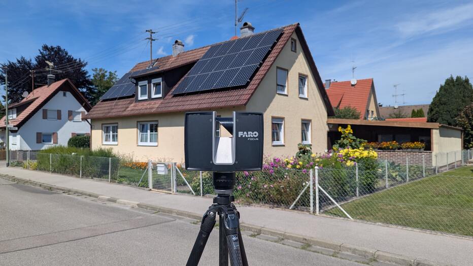 Vermessen wird hier ein Einfamilienhaus mit einem FARO Laserscanner
