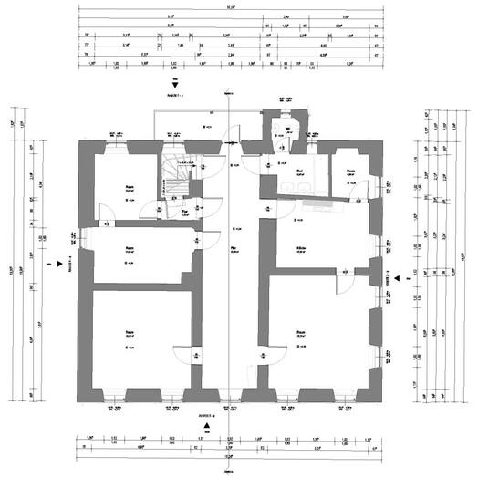 Detaillierter 2D-Grundriss eines historischen Gebäudes mit Raumaufteilung, Wandstärken und Maßangaben aus Laserscan-Daten.