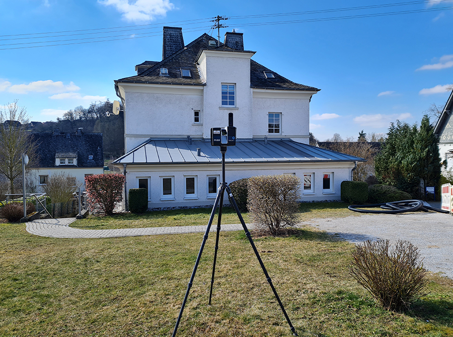 3D Vermessung mit einem FARO Laserscanner mit Panoramakamera eines Rathauses