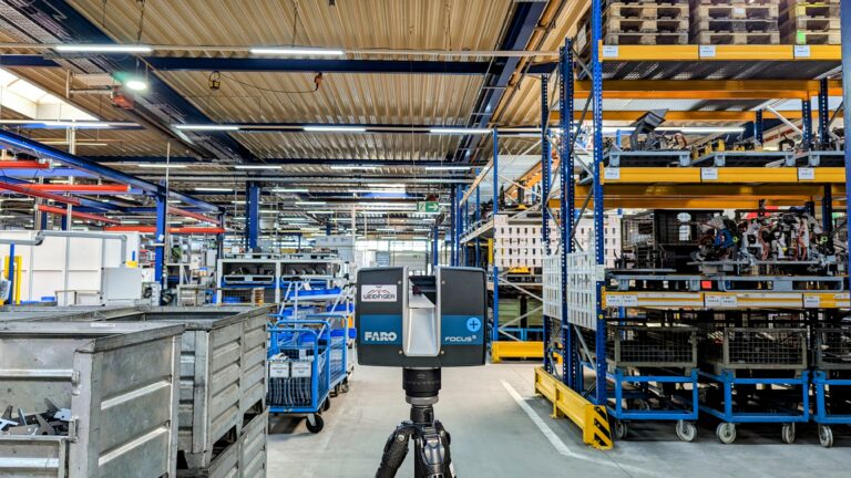 FARO Laserscanner beim vermessen einer Industrieanlage in Ingolstadt im laufendem Betrieb.