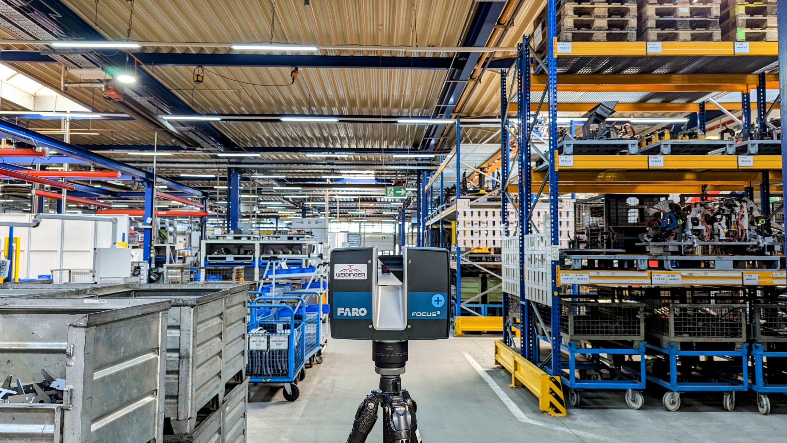 FARO Laserscanner beim vermessen einer Industrieanlage in Ingolstadt im laufendem Betrieb.
